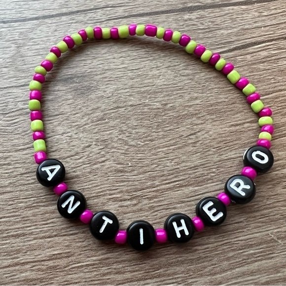 Taylor Swift Eras Tour Friendship Bracelet - Picture 2 of 4